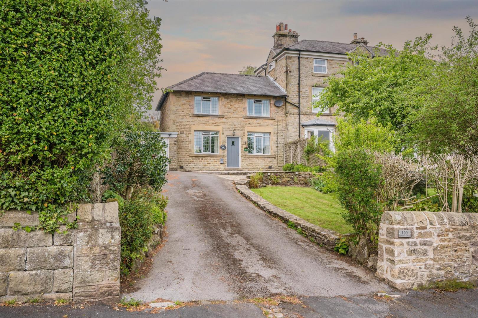 House Corbar Road in High Peak