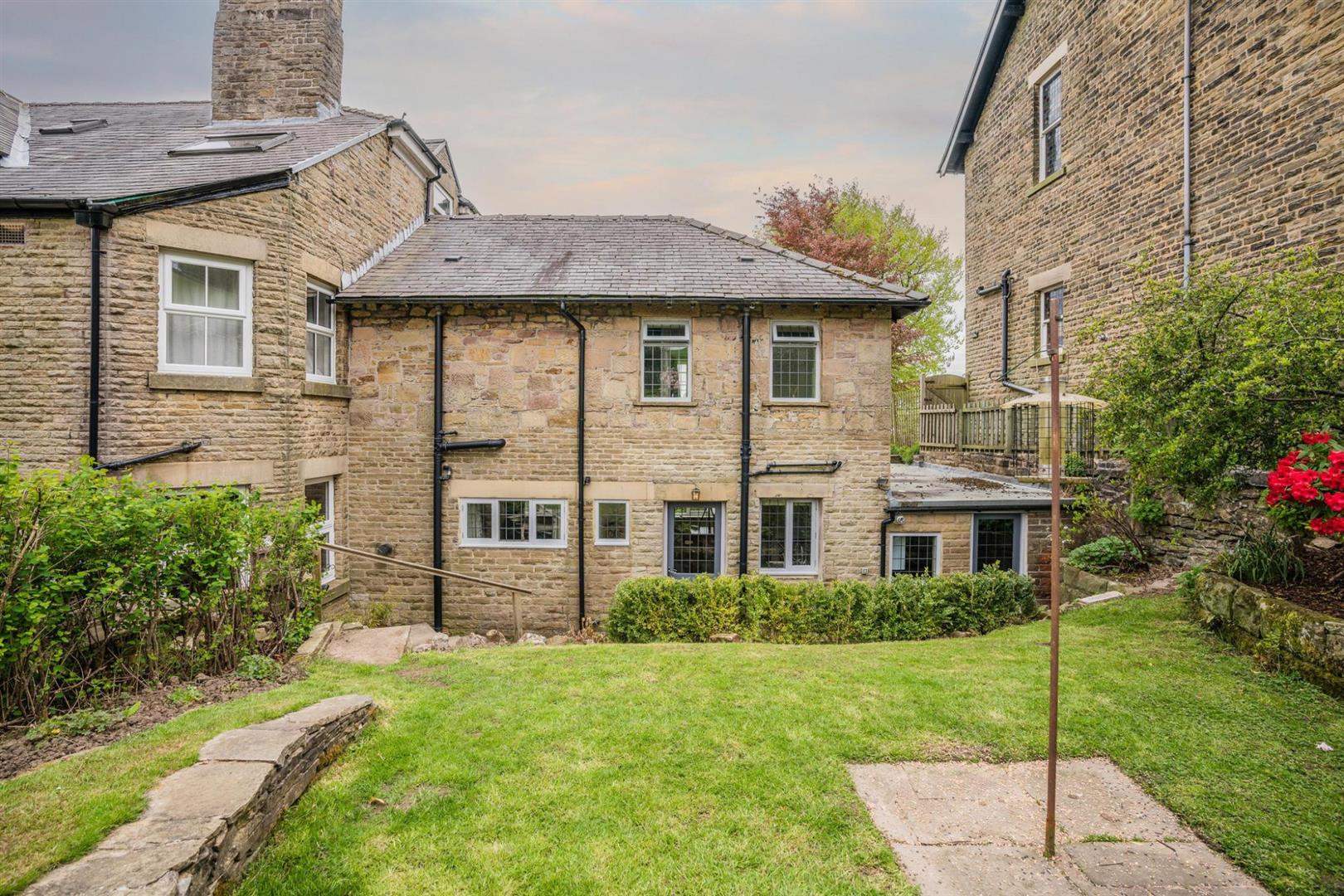 House Corbar Road in High Peak