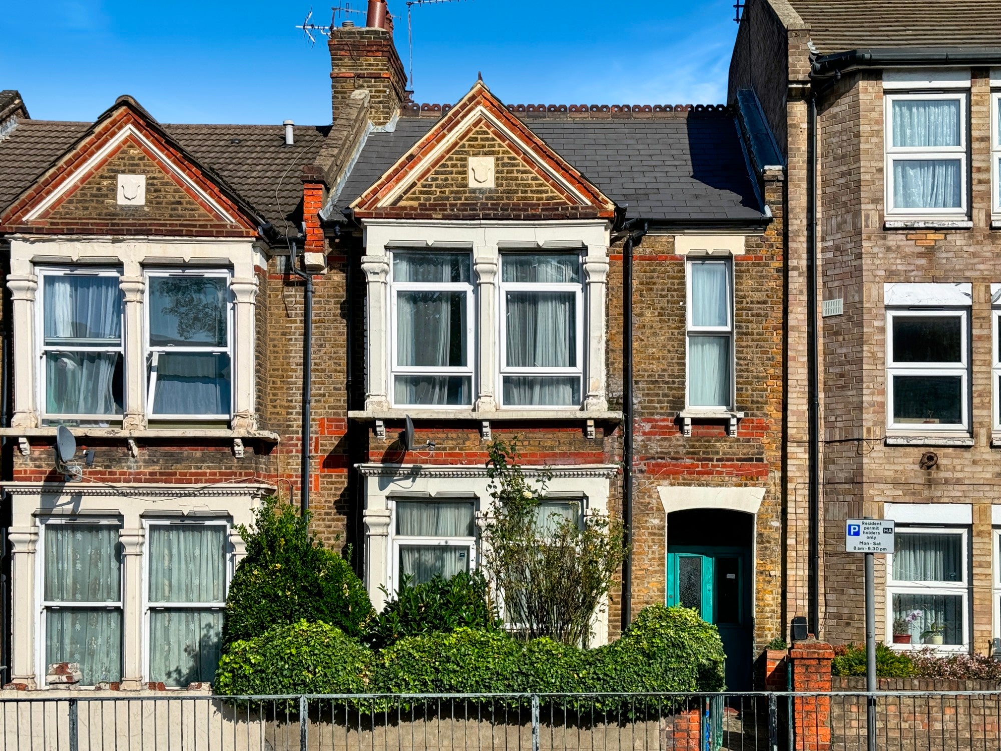 House Manor Park Road in Greater London