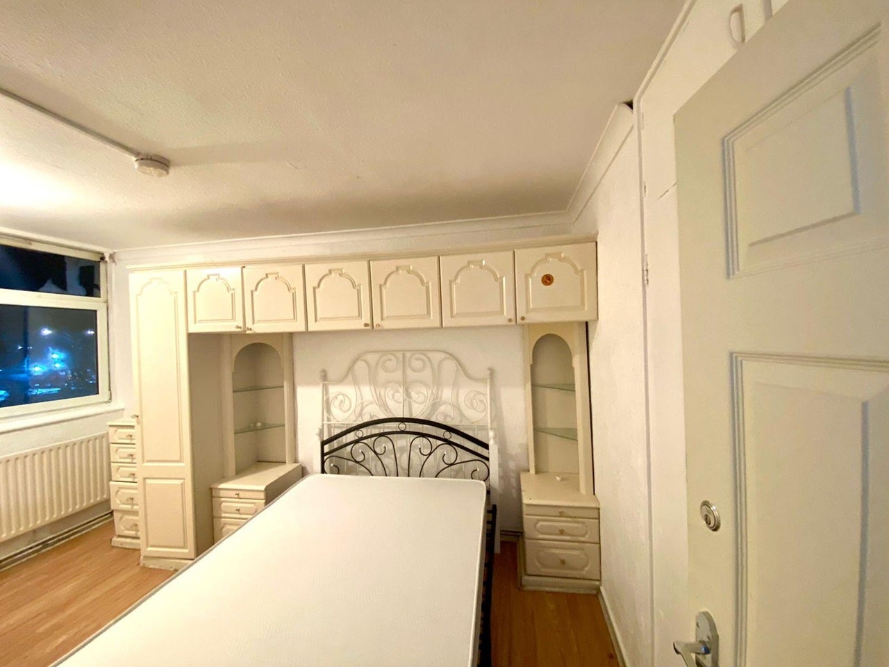 Room Leopold Street in Greater London