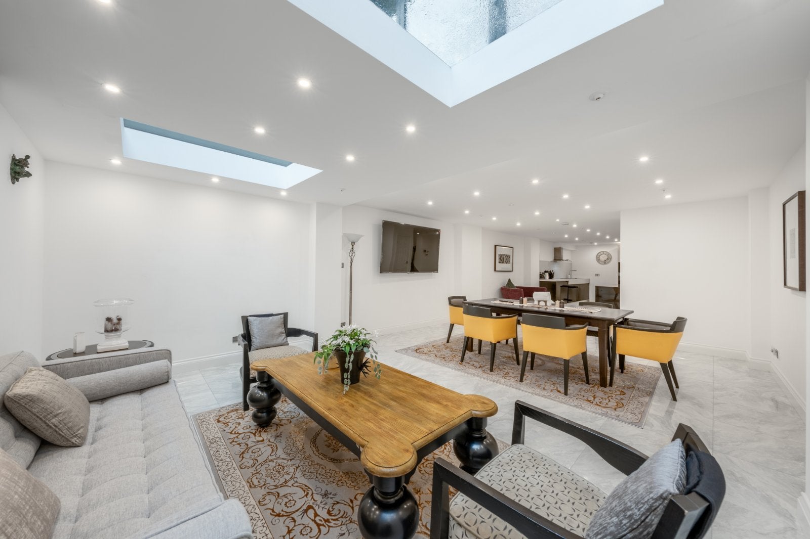 Flat Sloane Avenue in Greater London
