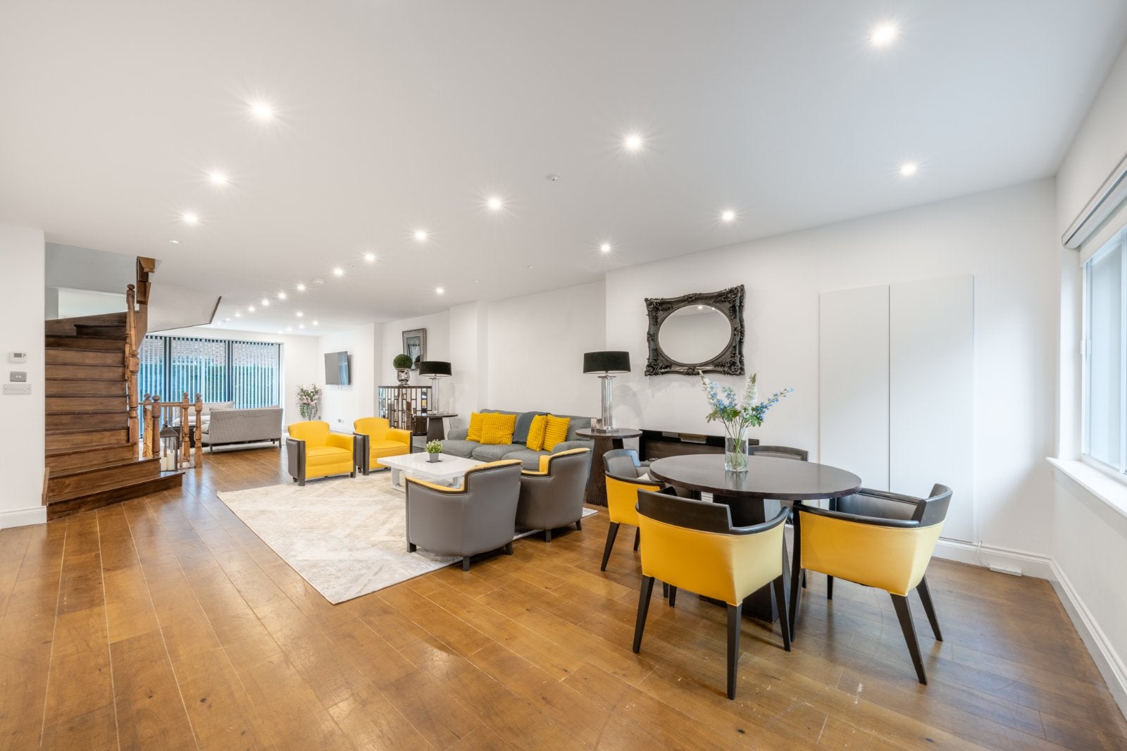 Flat Sloane Avenue in Greater London