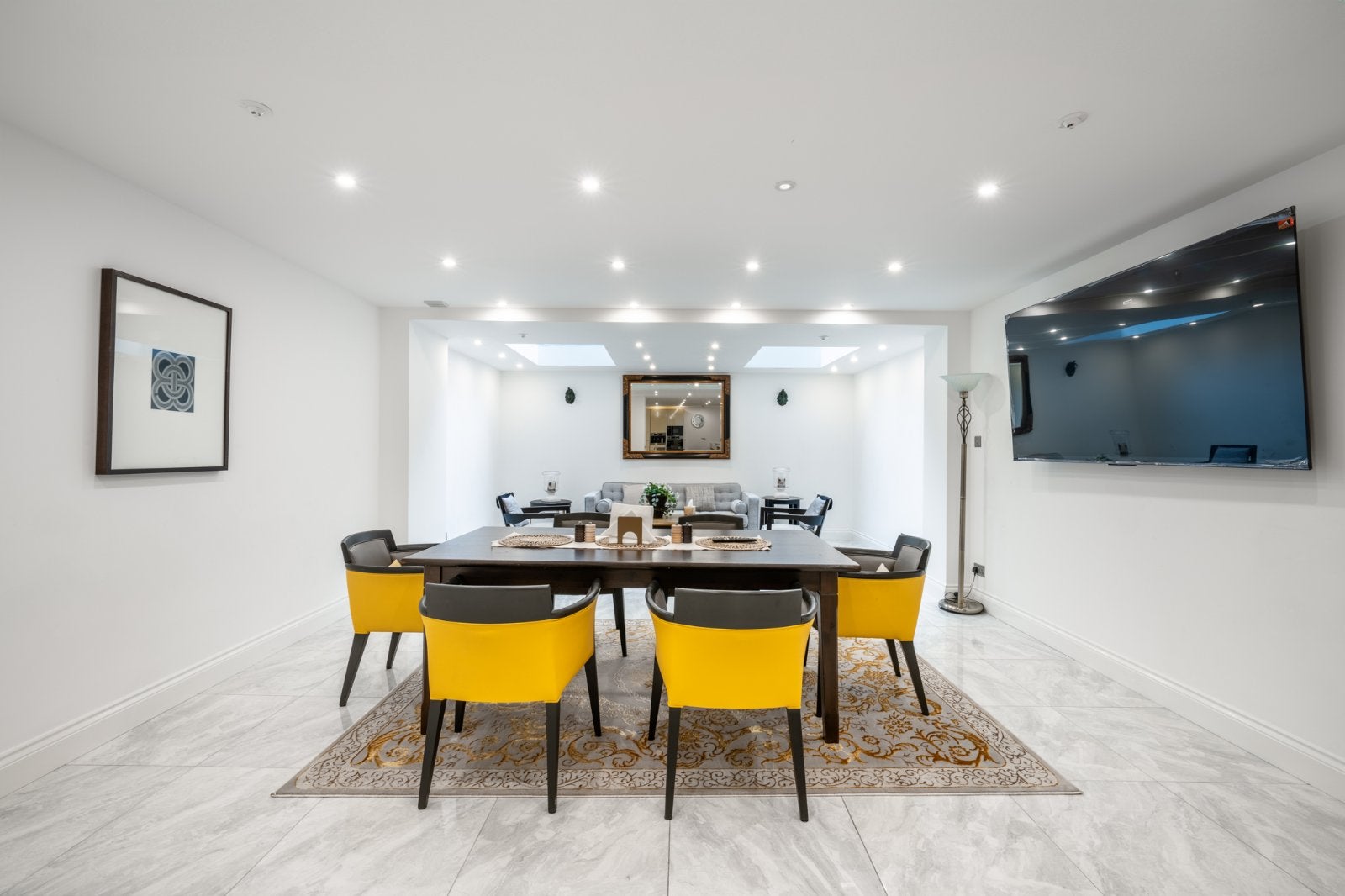Flat Sloane Avenue in Greater London