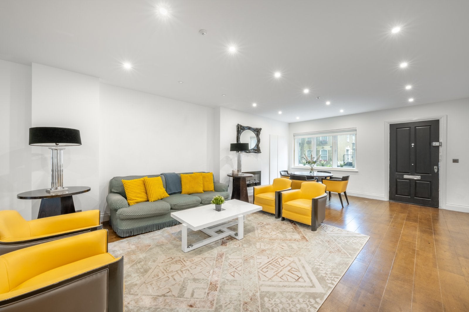 Flat Sloane Avenue in Greater London