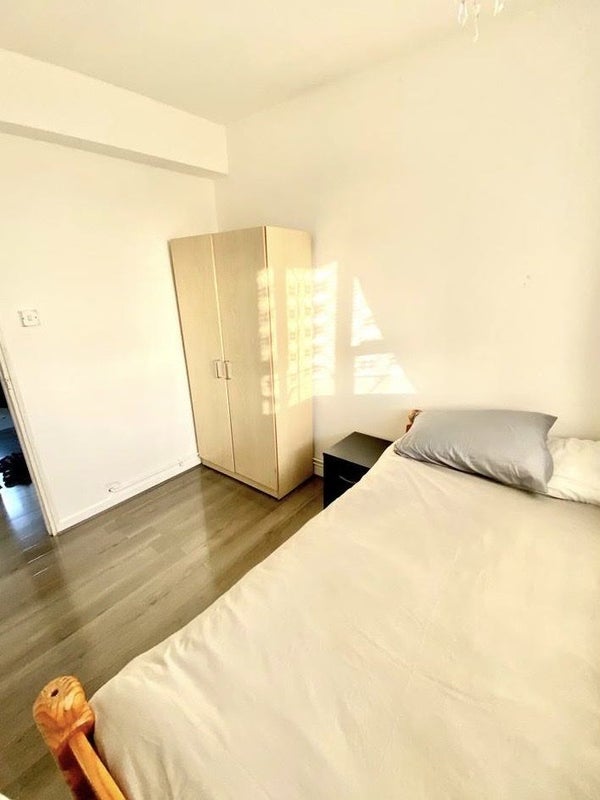 Room Penrose Grove in Greater London