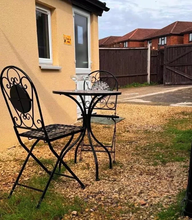 Flat Northumberland Crescent in Greater London