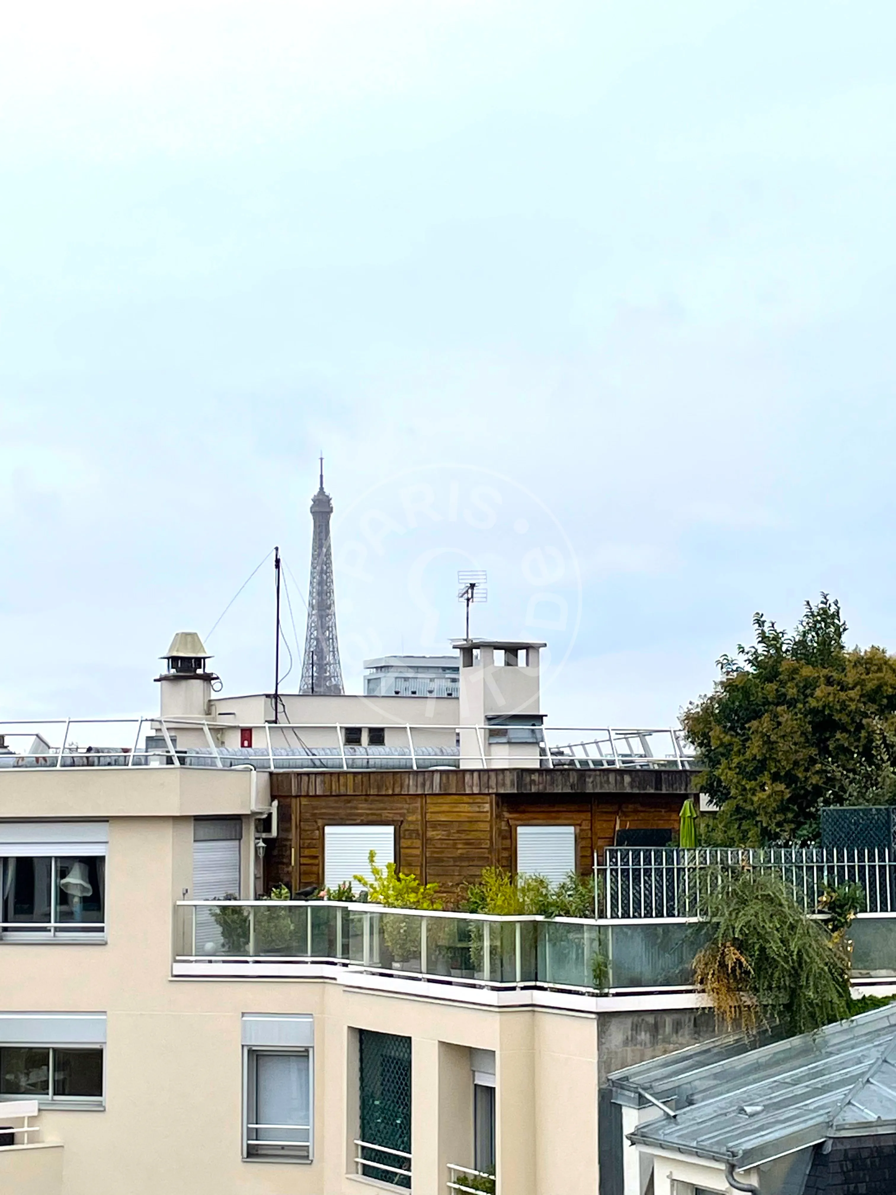Flat Rue Jean de La Fontaine in Paris