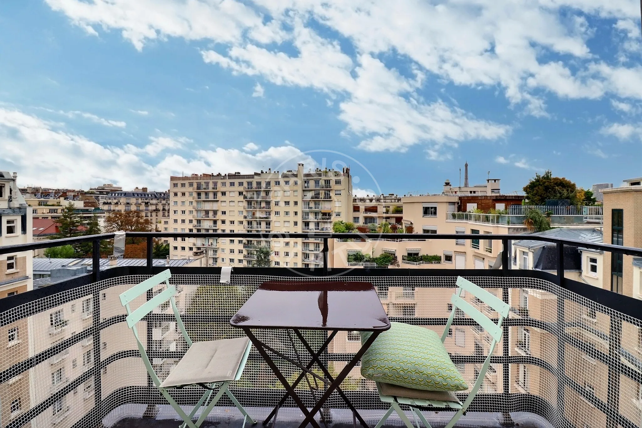 Flat Rue Jean de La Fontaine in Paris