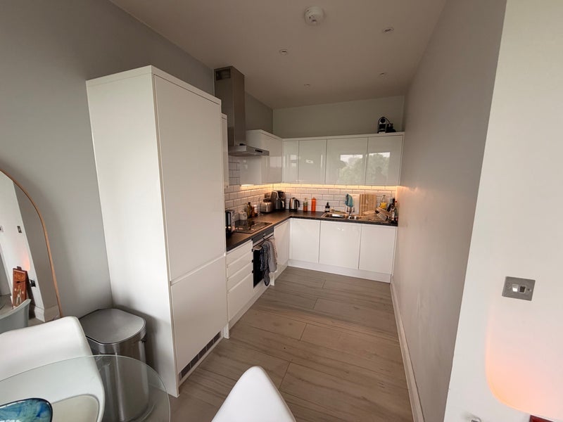 Flat Hertslet Road in Greater London
