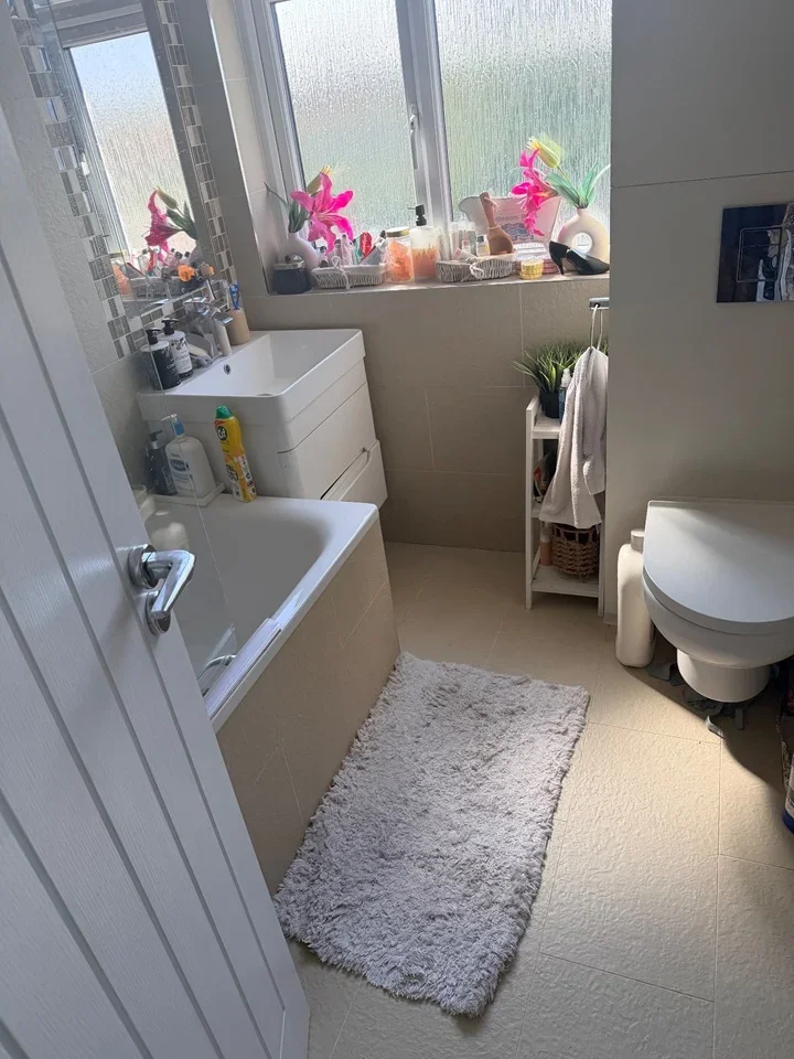Room Capthorne Avenue in Greater London