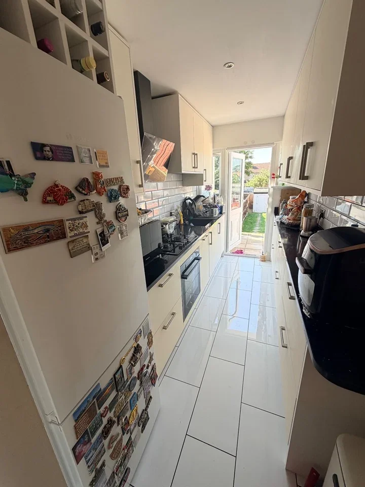 Room Capthorne Avenue in Greater London