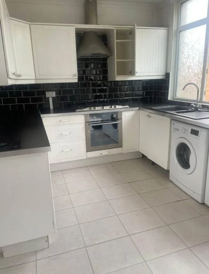 Room Strathyre Avenue in Greater London