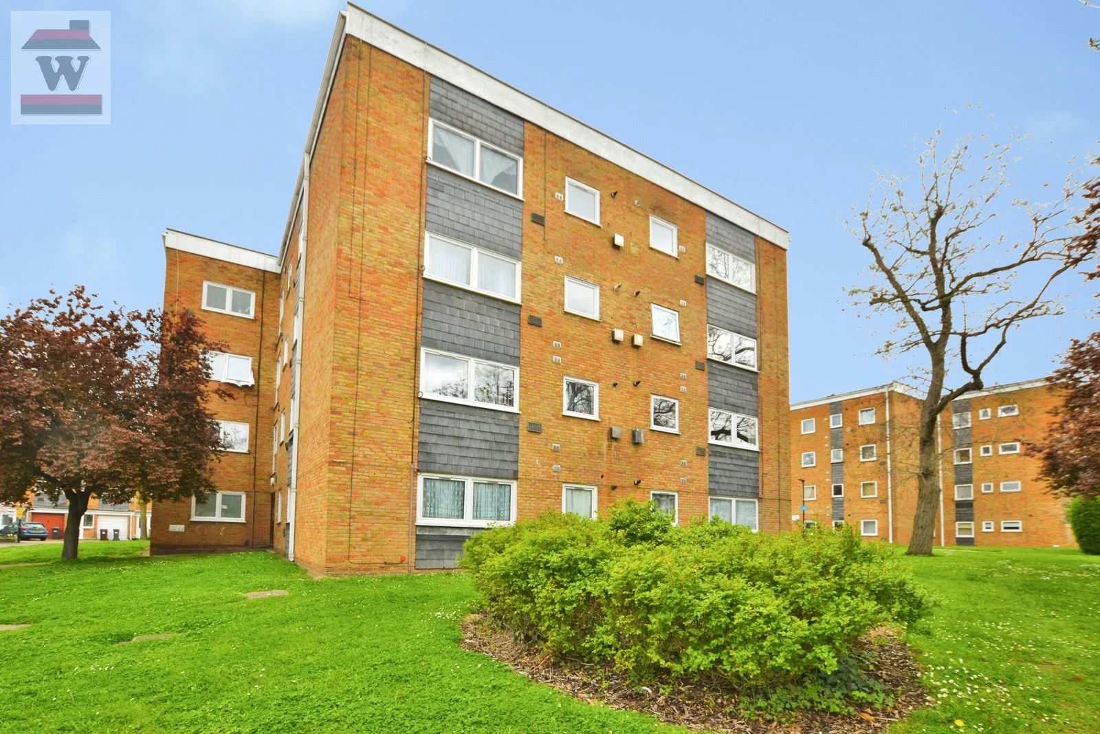 Flat Aplin Way in Greater London