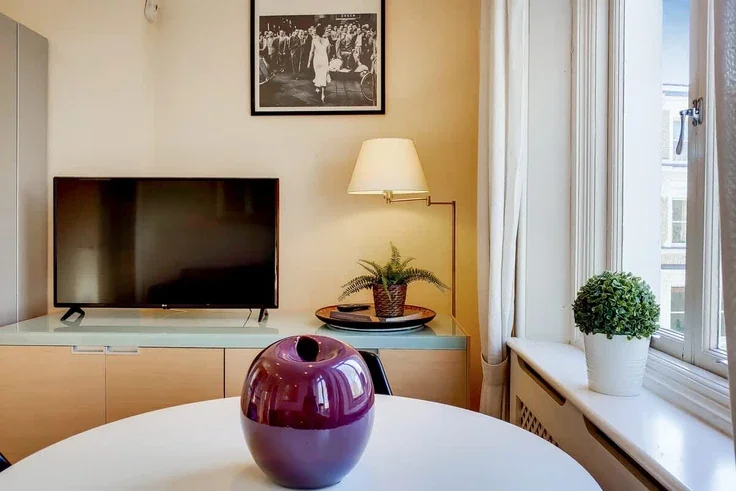 Flat Courtfield Gardens in Greater London