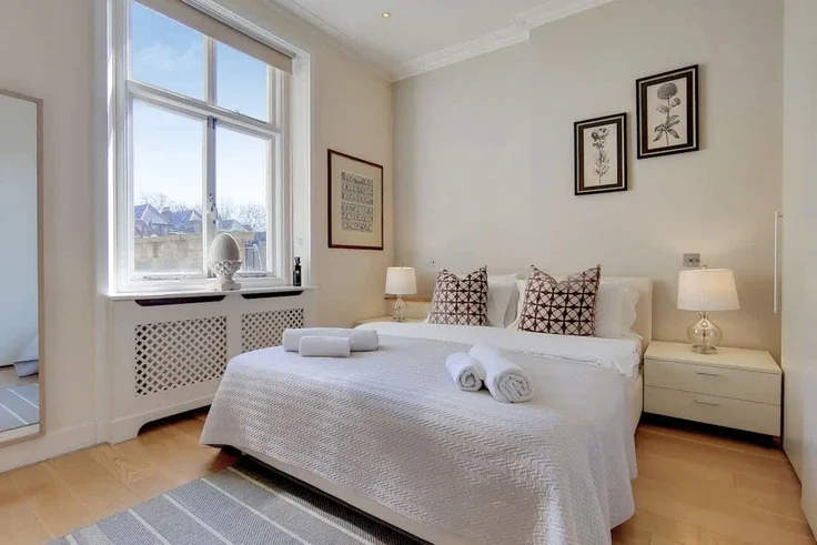 Flat Courtfield Gardens in Greater London