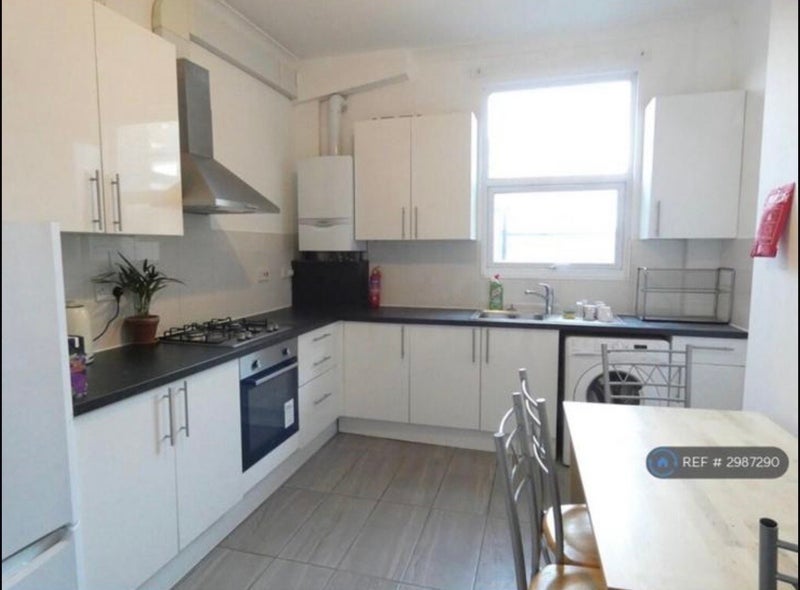 Room Stoke Newington Road in Greater London