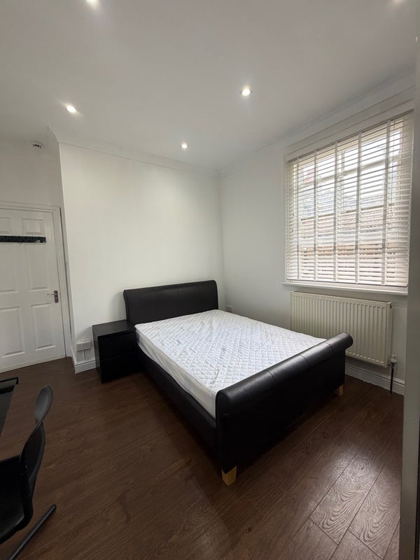 Room Disraeli Road in Greater London