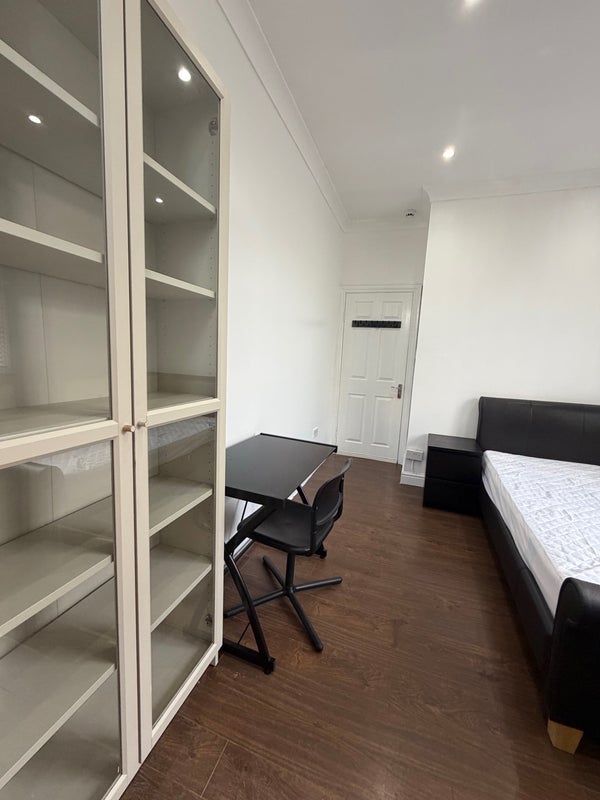 Room Disraeli Road in Greater London