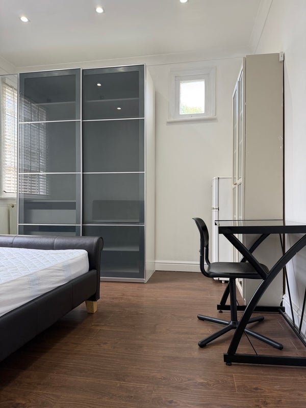 Room Disraeli Road in Greater London