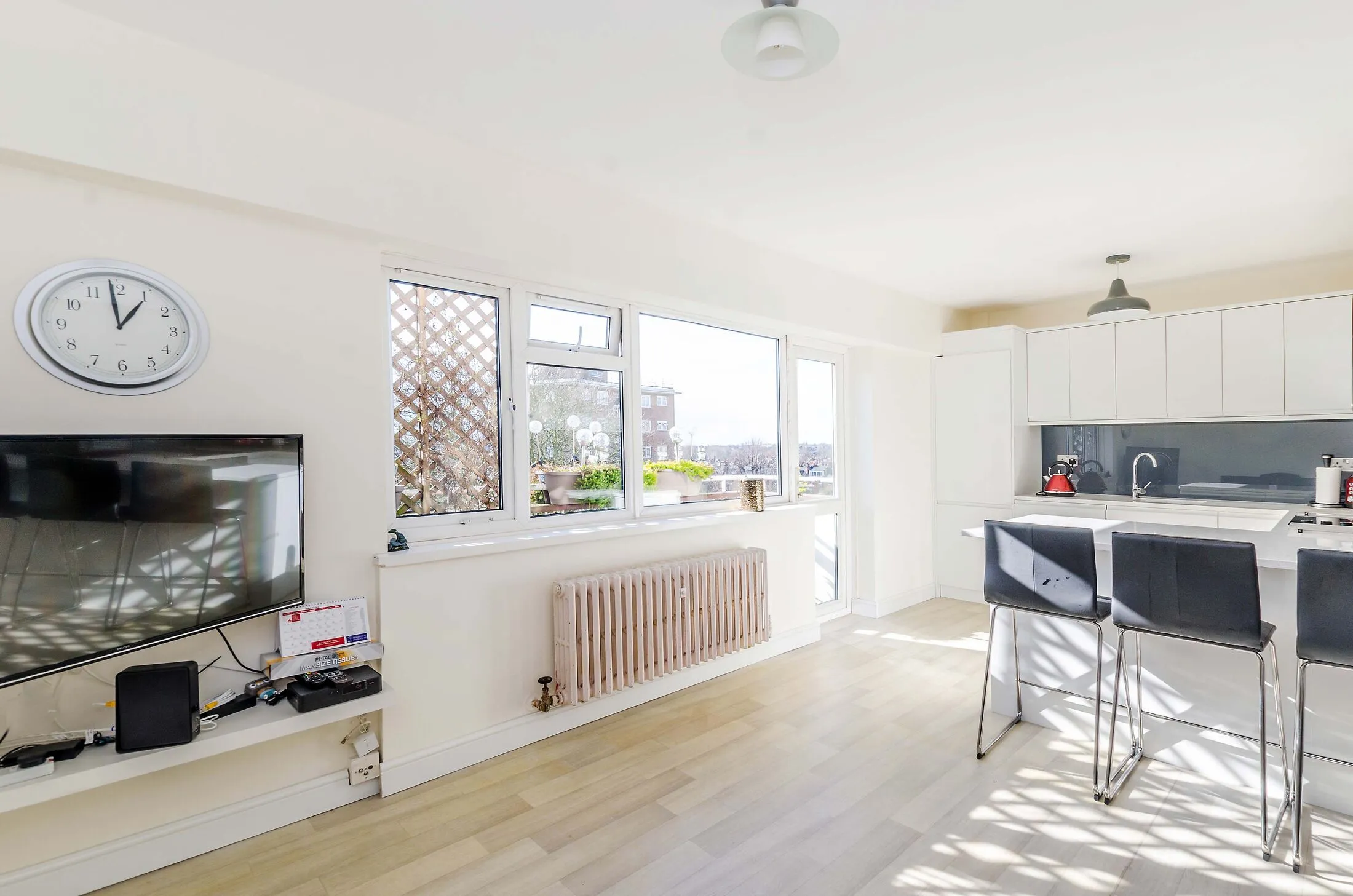 Flat Finchley Road in Greater London