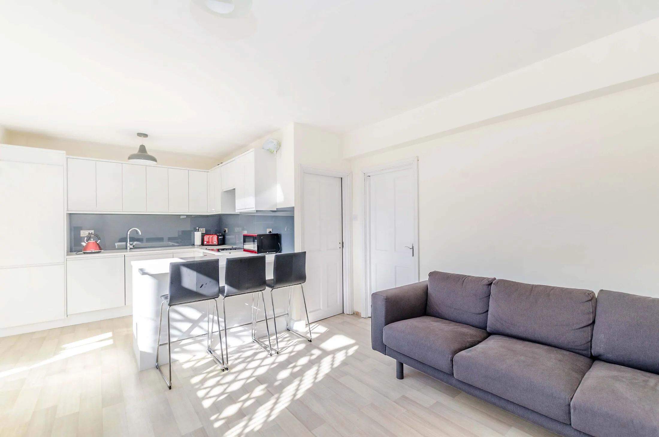 Flat Finchley Road in Greater London