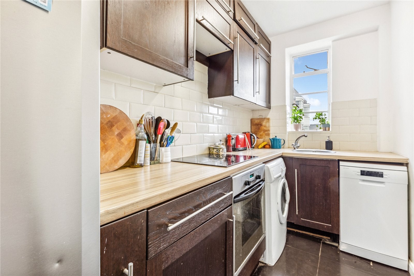 Flat Nightingale Lane in Greater London