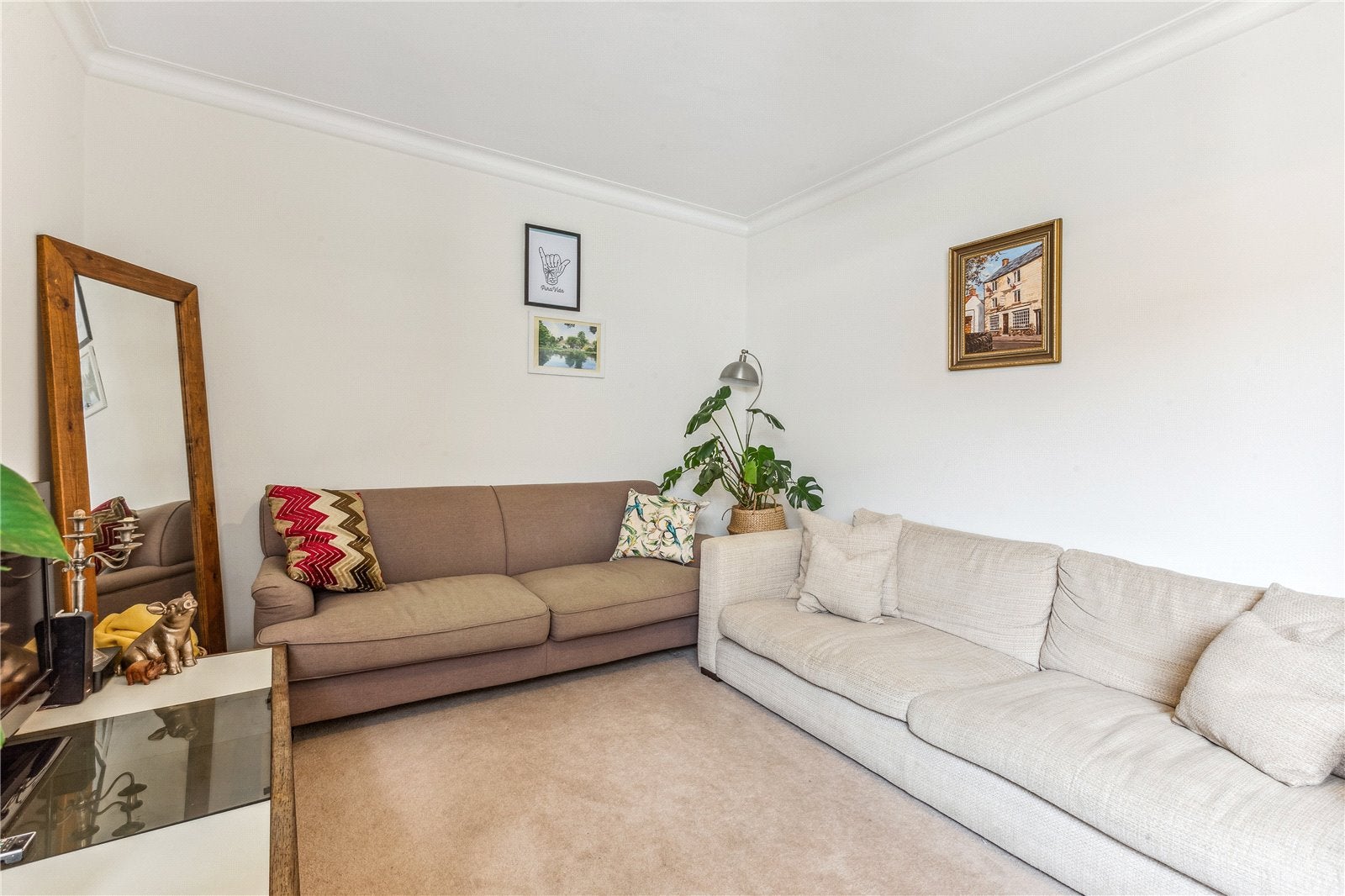 Flat Nightingale Lane in Greater London