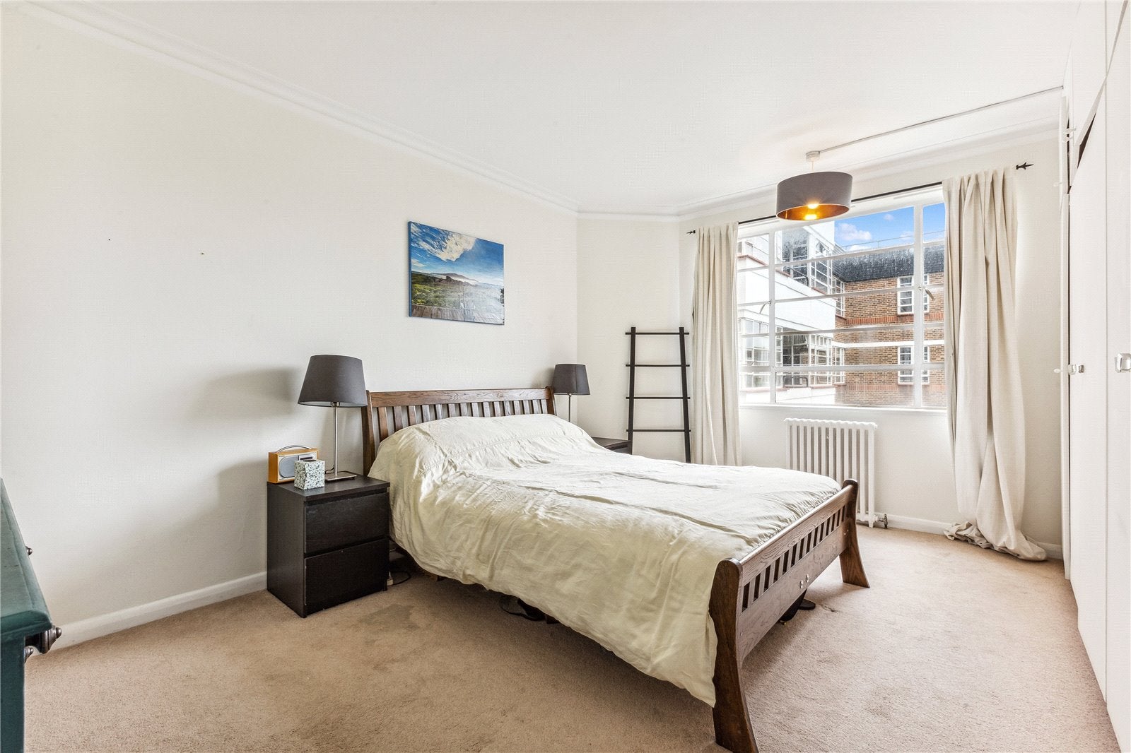Flat Nightingale Lane in Greater London