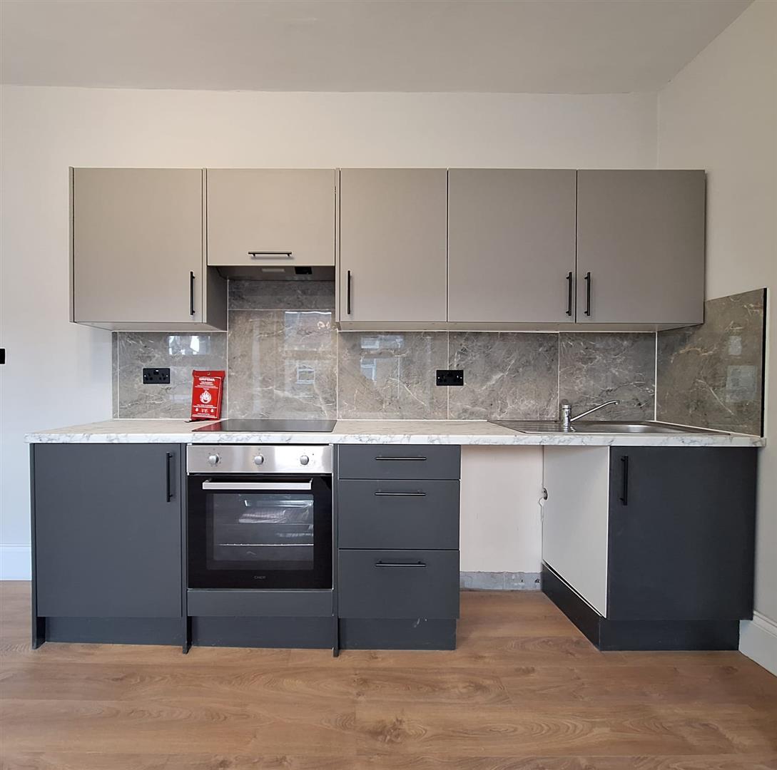 Flat Werndee Road in Greater London