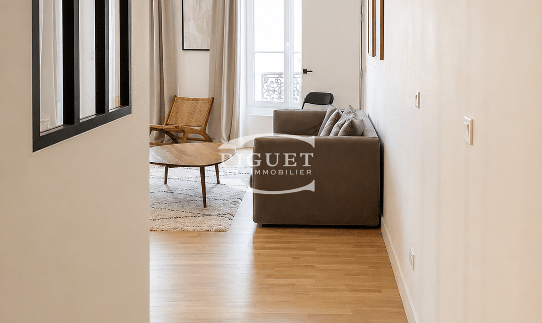 Flat Rue du Faubourg Saint-Honoré in Paris