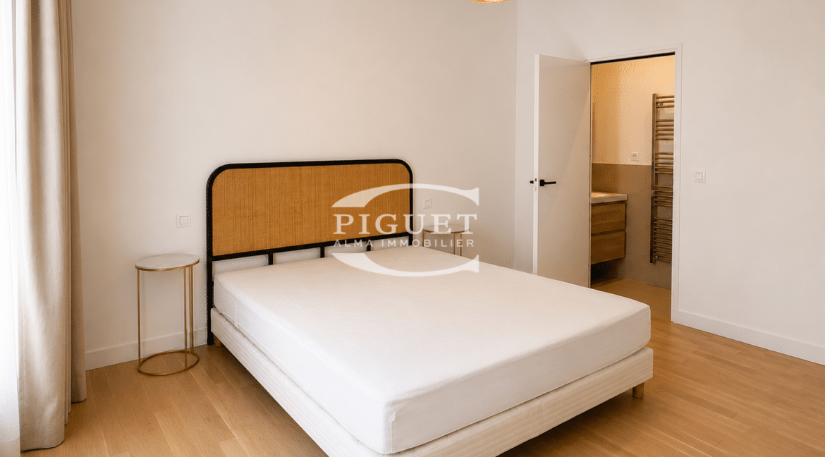 Flat Rue du Faubourg Saint-Honoré in Paris