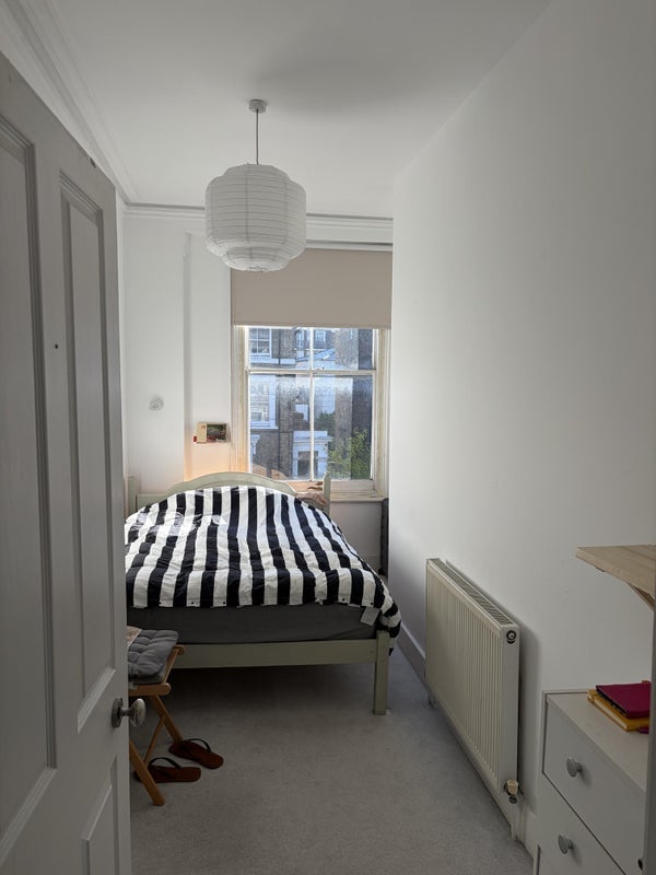 Flat Greenwood Road in Greater London