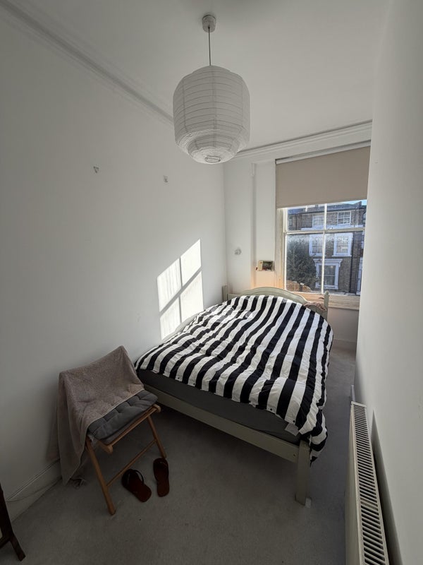 Flat Greenwood Road in Greater London