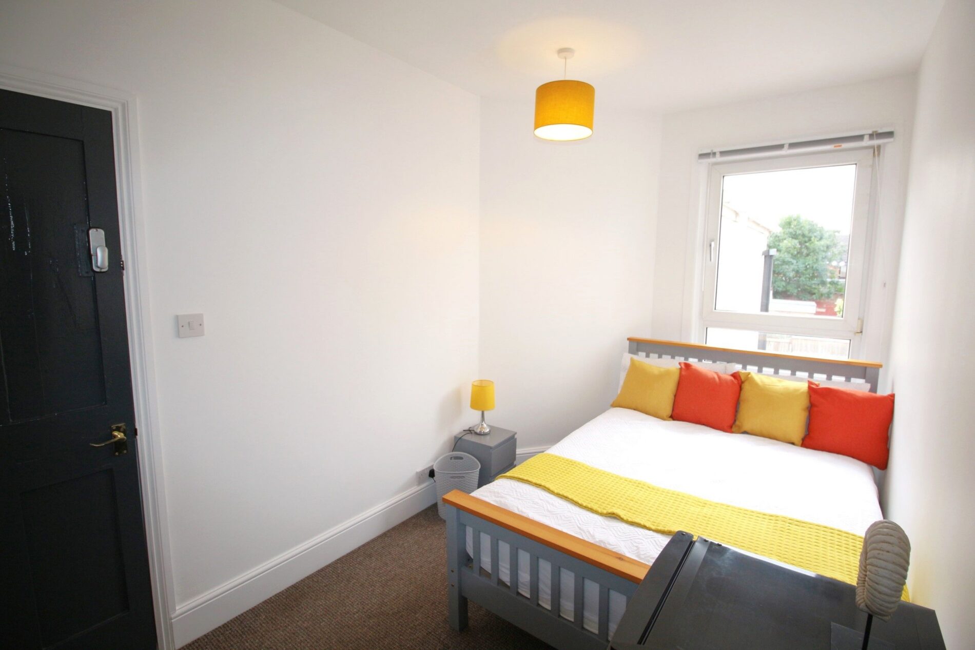 Room Carholme Road in Lincoln