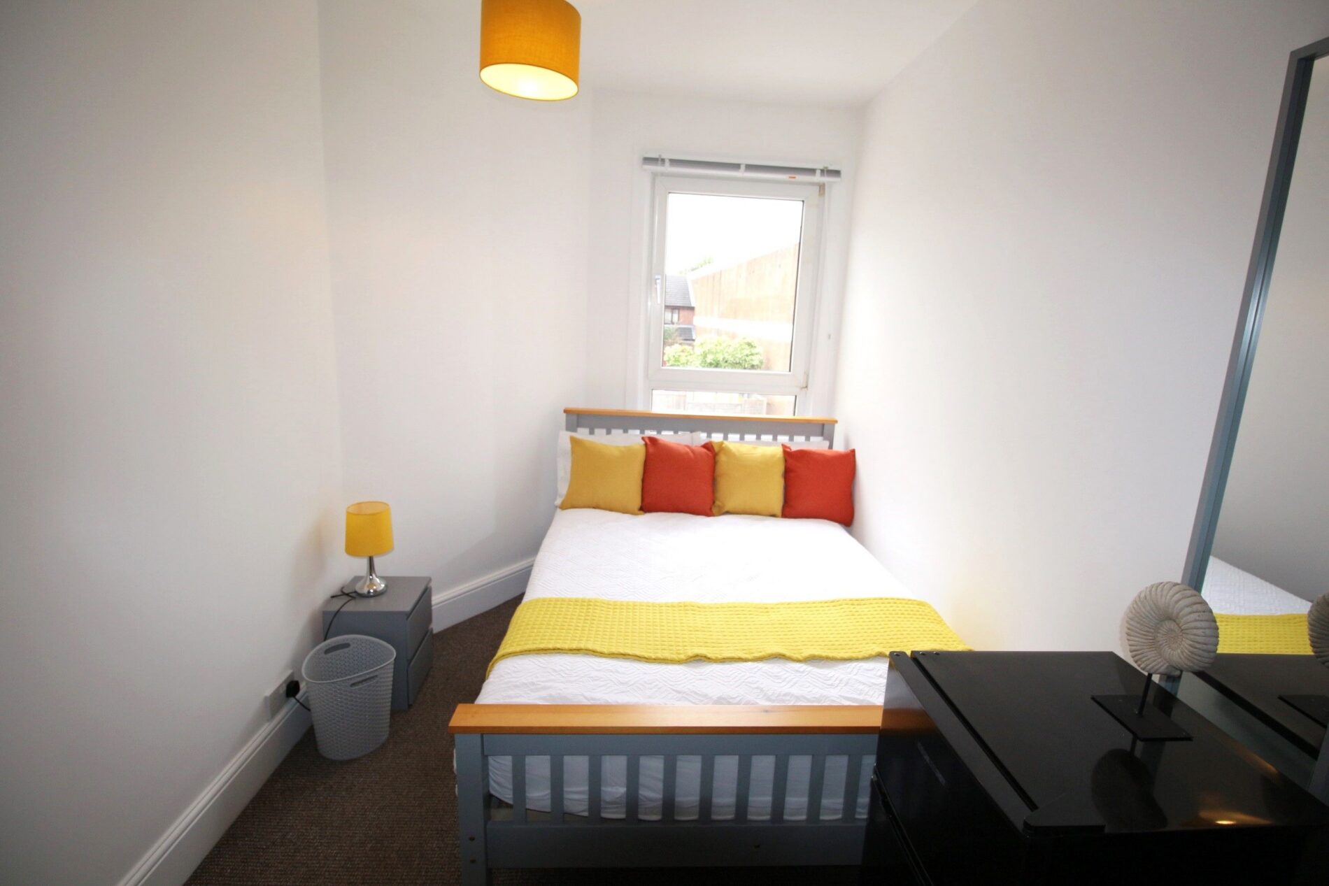 Room Carholme Road in Lincoln
