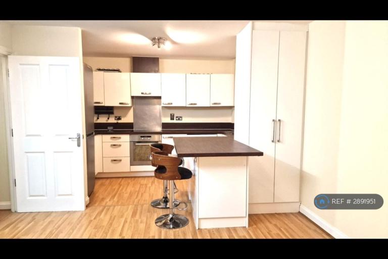 Flat King George Crescent in Greater London