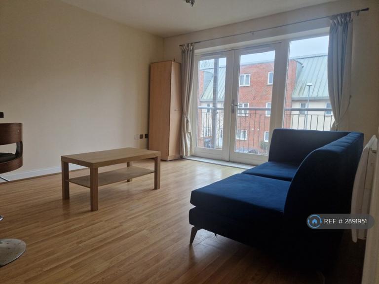Flat King George Crescent in Greater London
