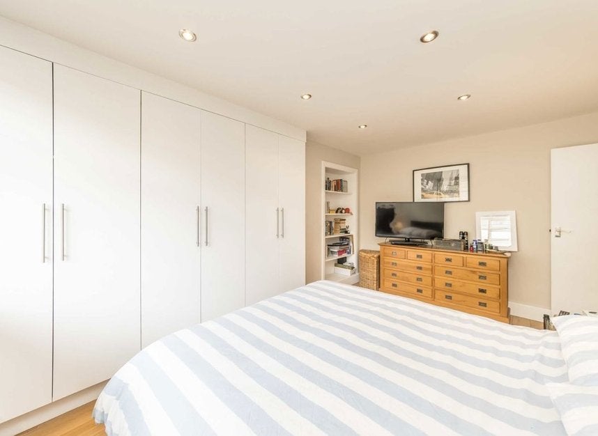 Flat Limerston Street in Greater London