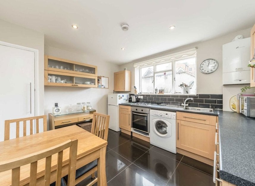 Flat Limerston Street in Greater London