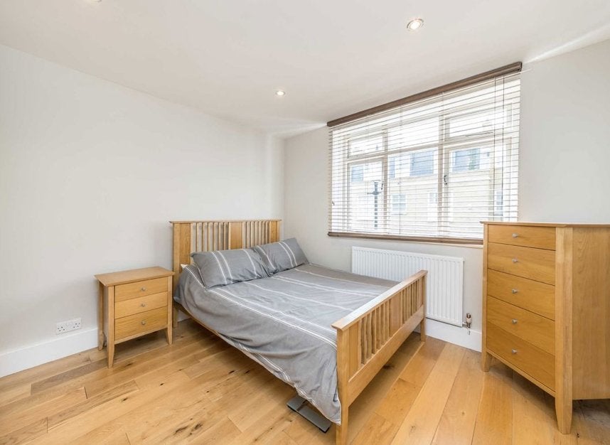 Flat Limerston Street in Greater London