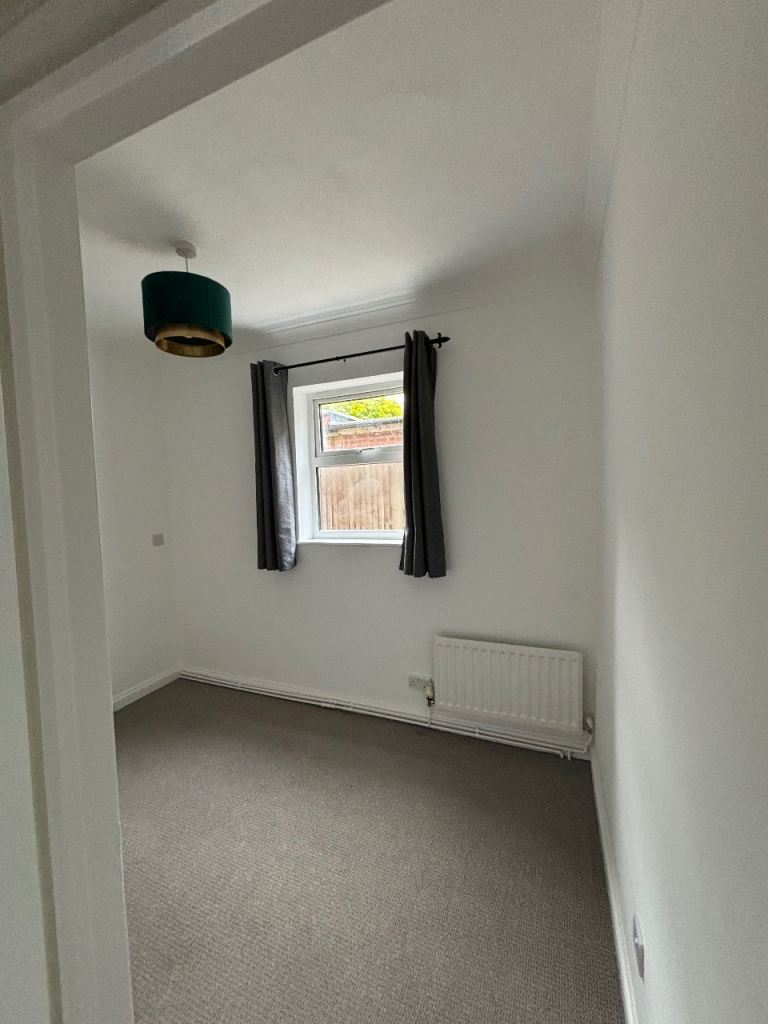 Flat Murray Road in Greater London