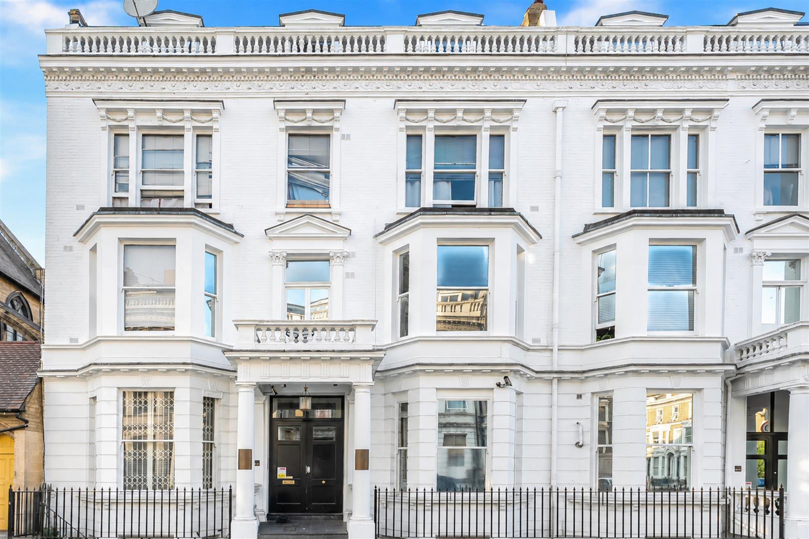 Flat Castletown Road in Greater London