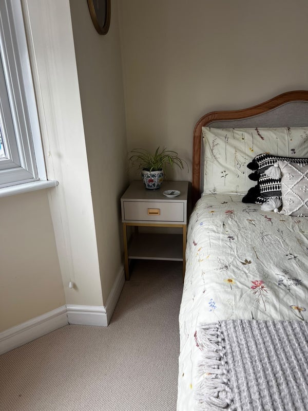 Room Bracken Road in Maidenhead