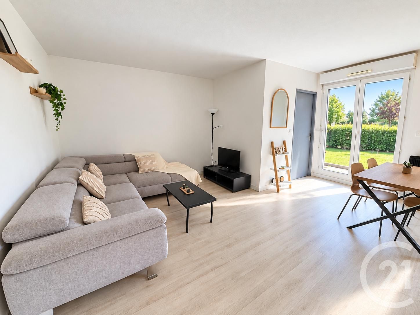 Flat Route de Blois in Saint-Ay