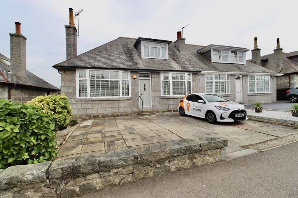 House Viewfield Avenue in Aberdeen City