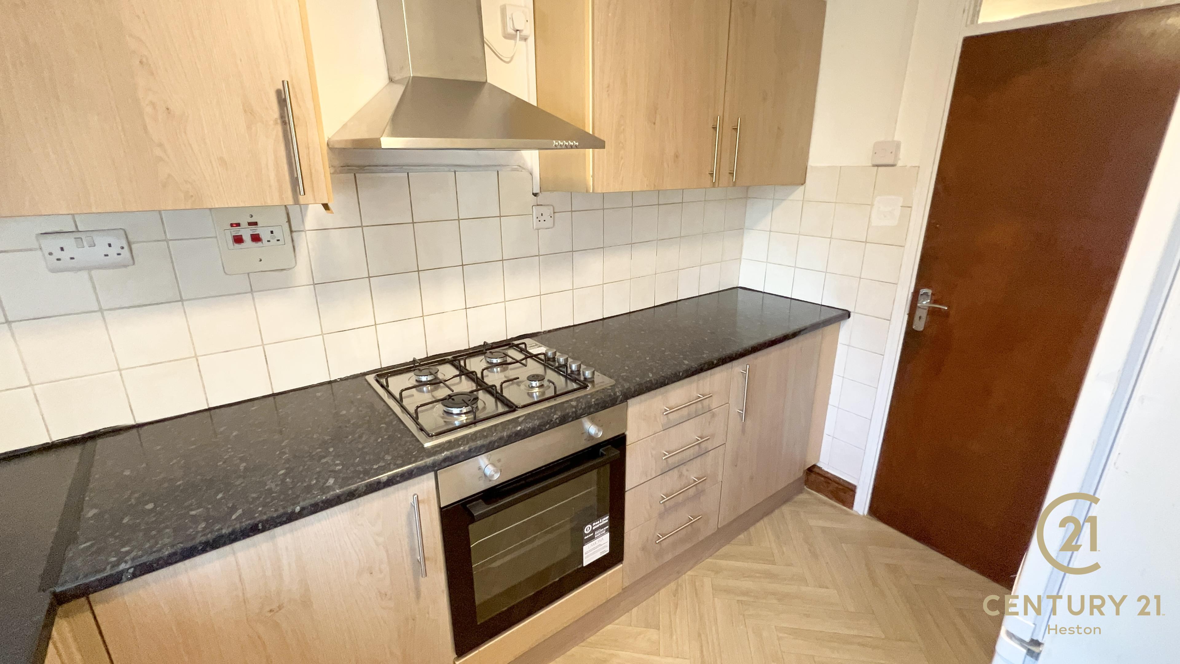 Flat Sandown Close in Greater London