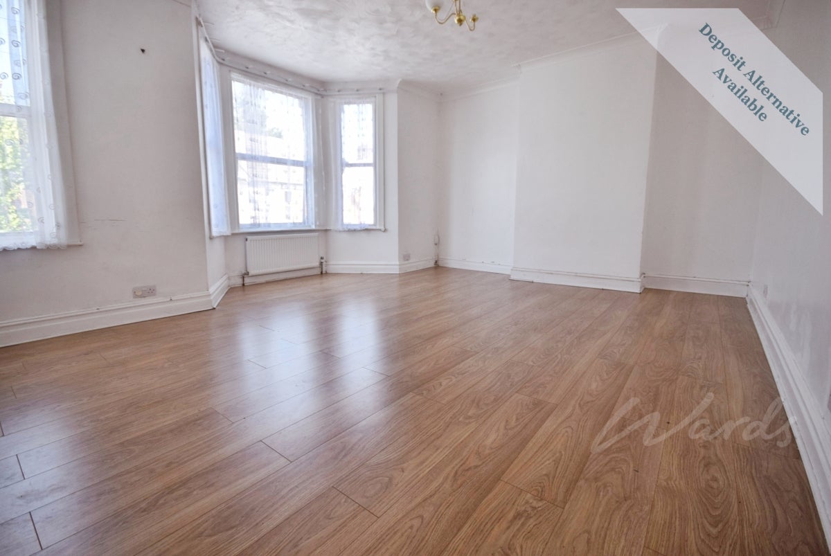 Room Stuart Road in Gillingham