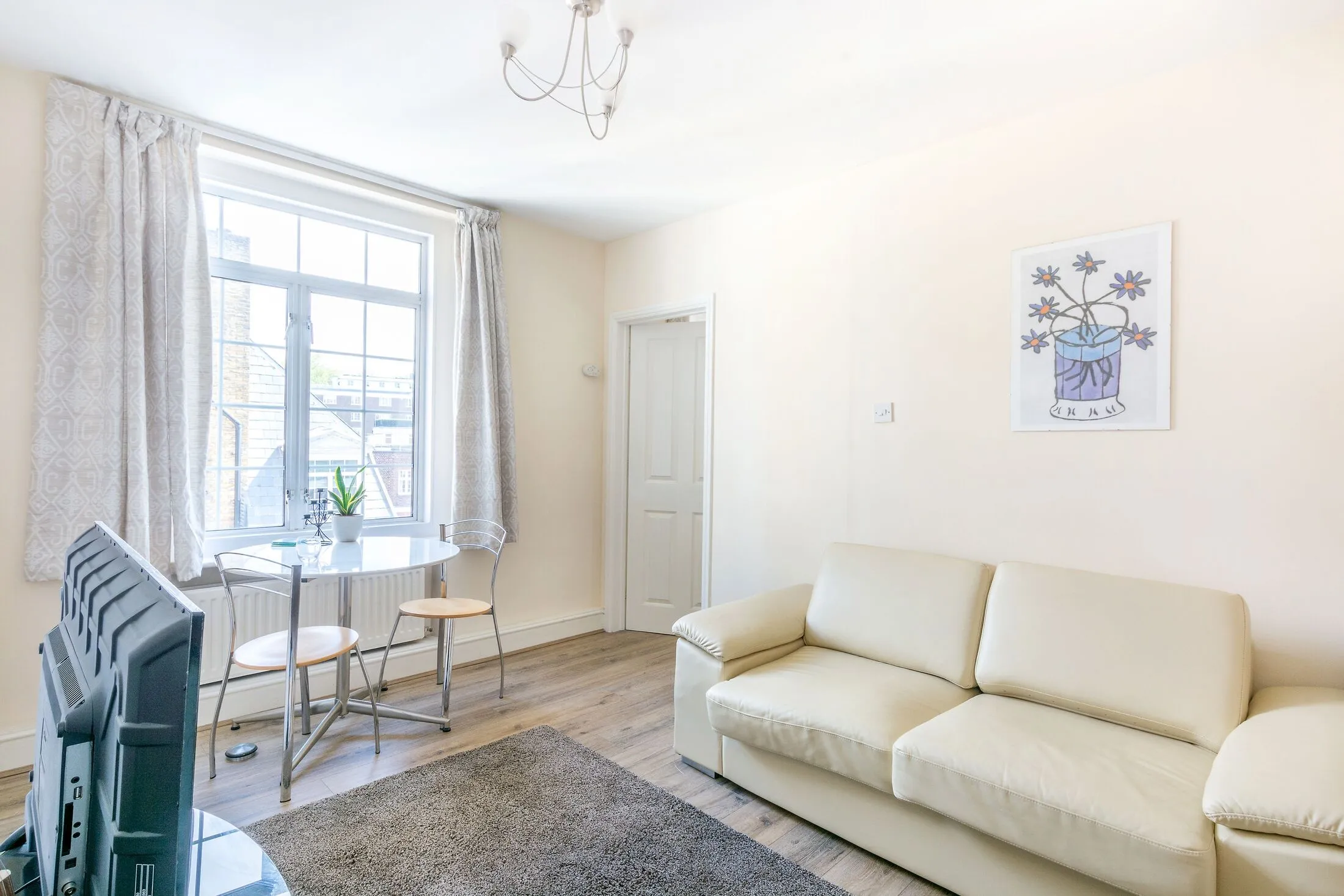 Flat Forset Street in City of Westminster