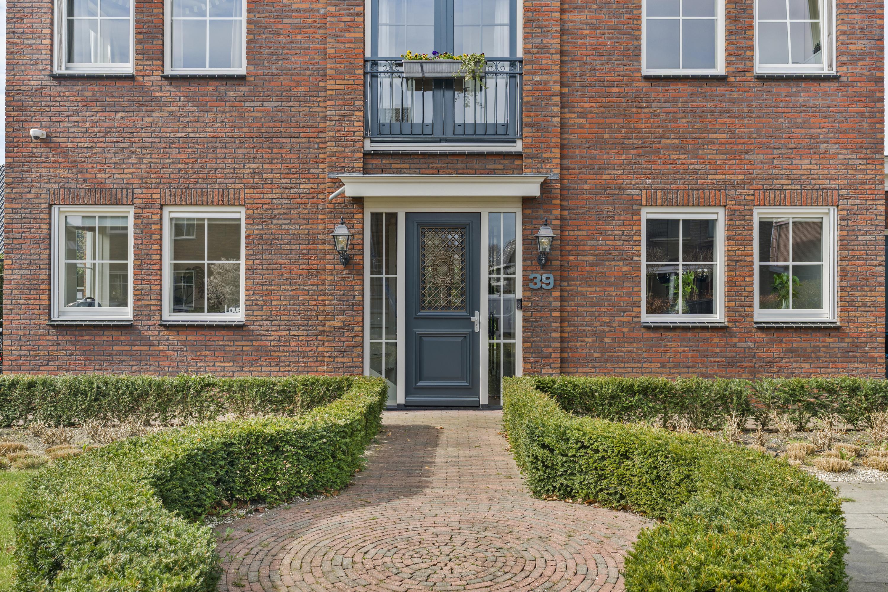 Vrijstaande woning te koop: Kamerlingh Onnesstraat 39, Almere
