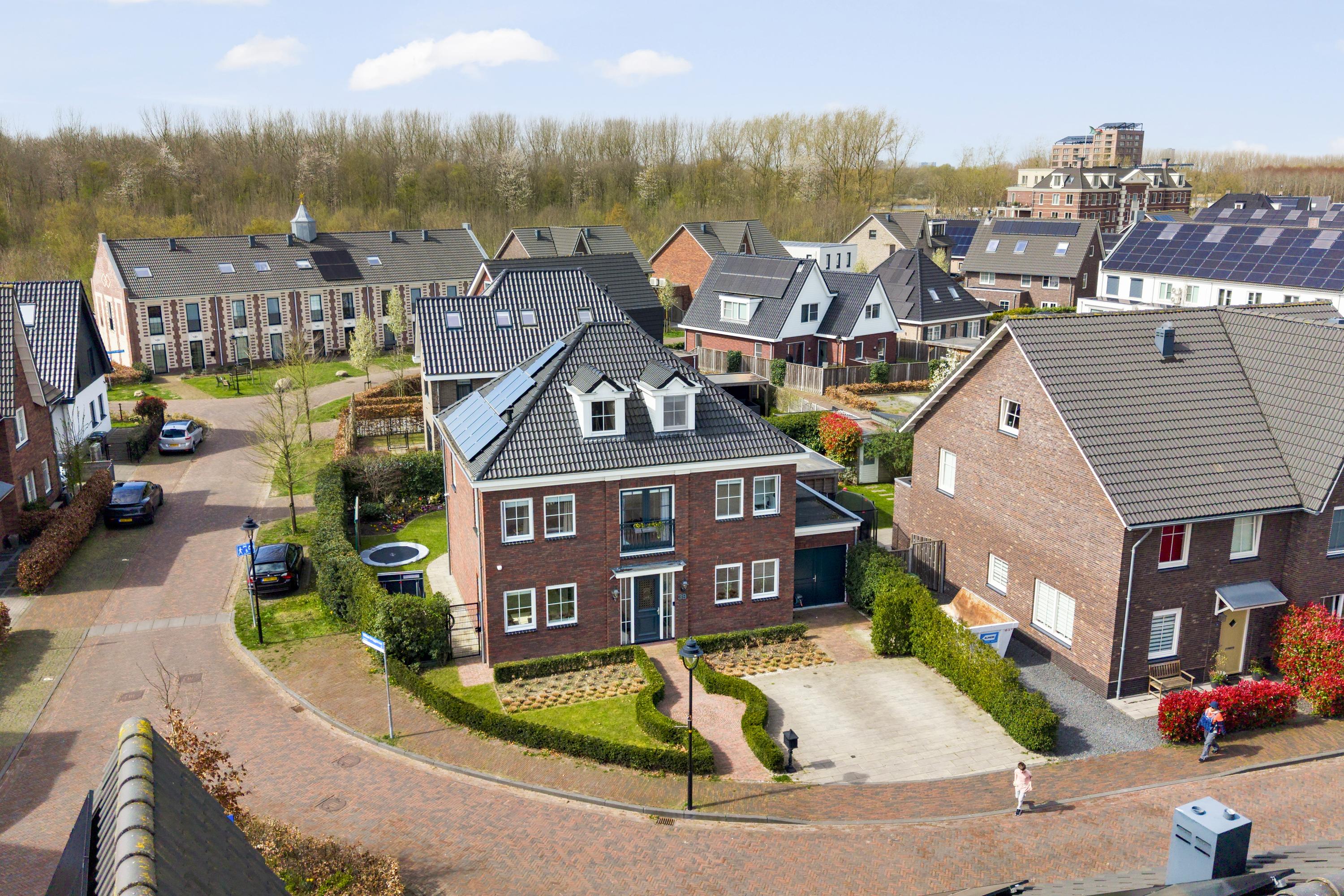 Vrijstaande woning te koop: Kamerlingh Onnesstraat 39, Almere